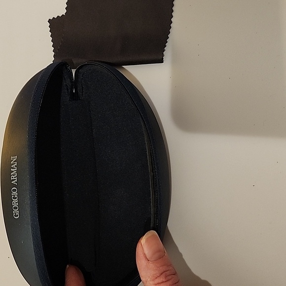 Giorgio Armani case - Picture 4 of 4